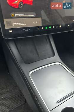 Седан Tesla Model 3 2023 в 