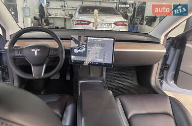 Седан Tesla Model 3 2021 в 