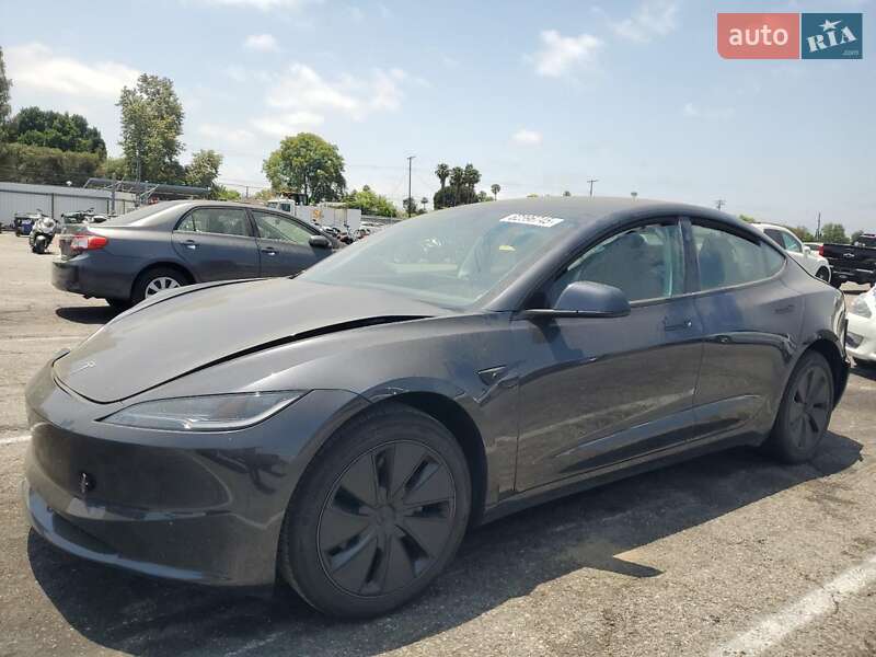 Седан Tesla Model 3 2025 в 