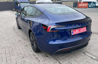 Седан Tesla Model 3 2024 в 
