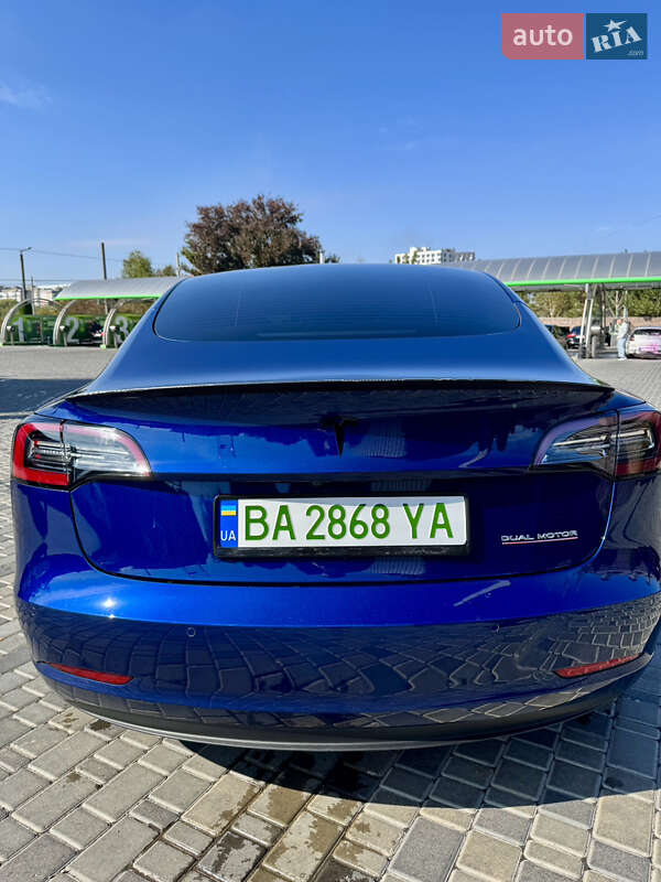 Седан Tesla Model 3 2022 в Кропивницькому