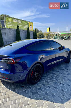 Седан Tesla Model 3 2022 в 