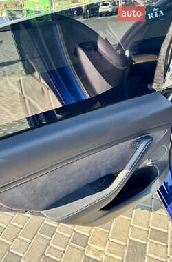 Седан Tesla Model 3 2022 в 