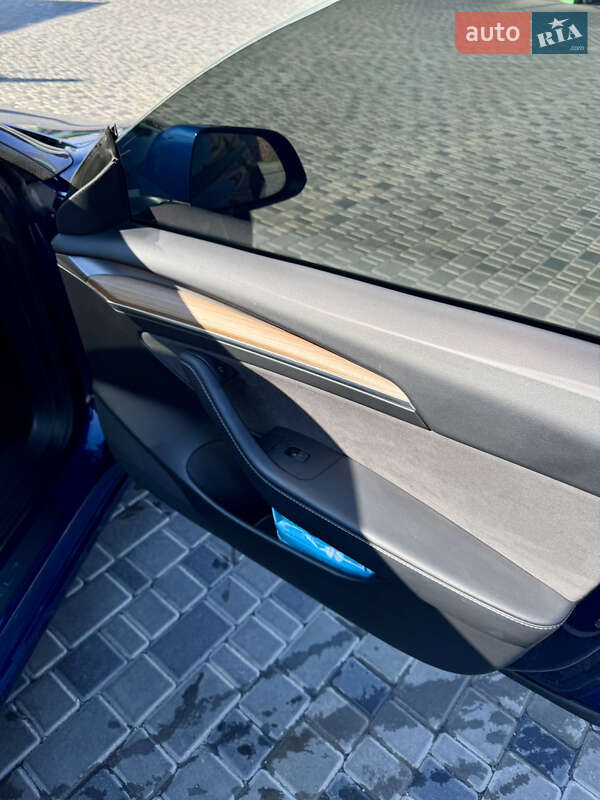 Седан Tesla Model 3 2022 в Кропивницькому