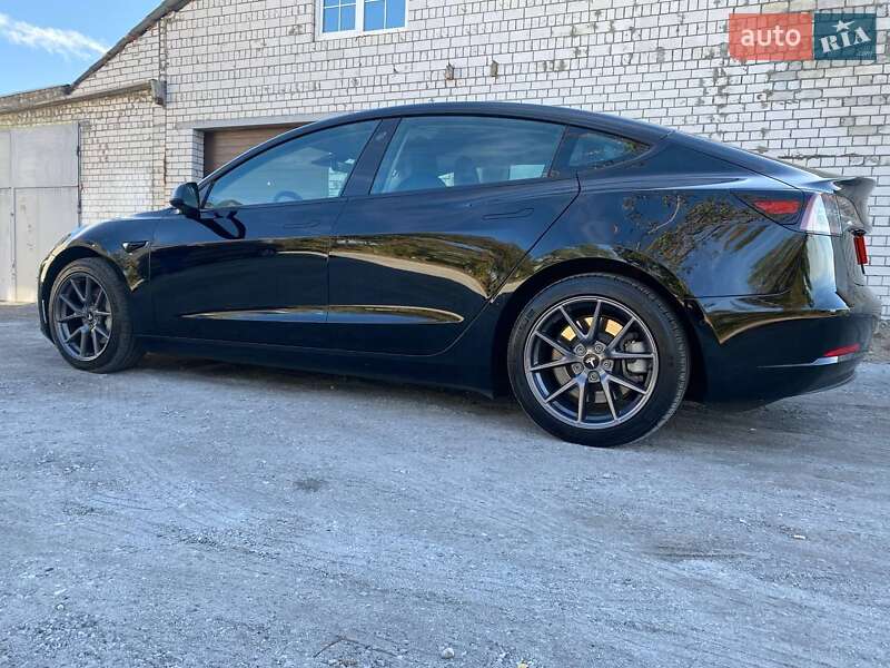 Седан Tesla Model 3 2022 в Дніпрі