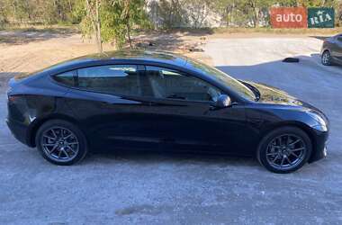 Седан Tesla Model 3 2022 в 