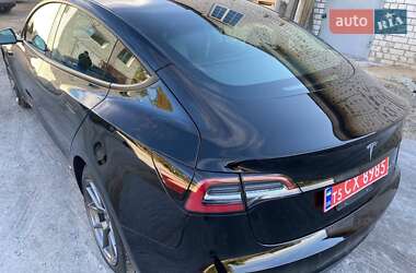 Седан Tesla Model 3 2022 в 