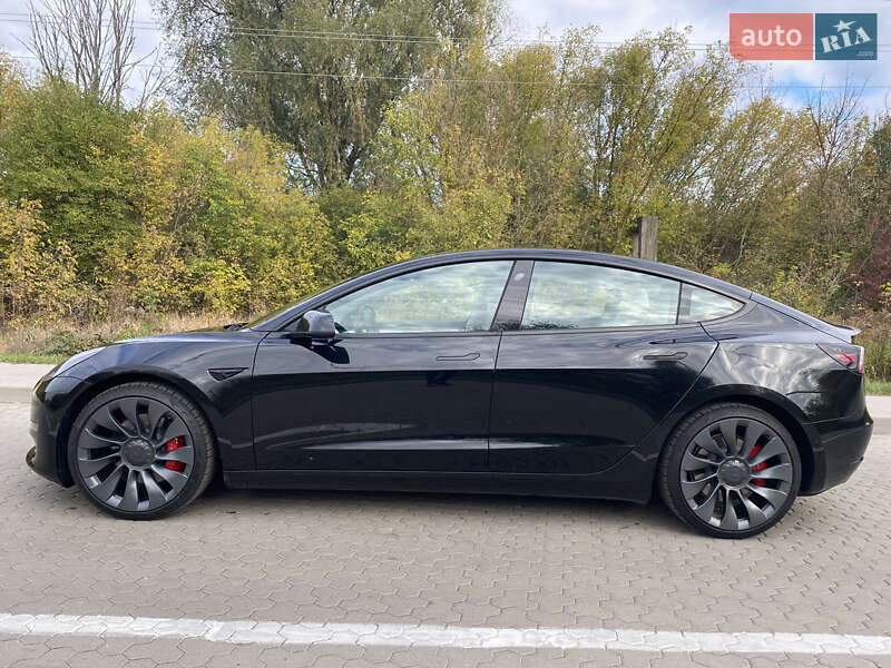 Седан Tesla Model 3 2021 в Киеве