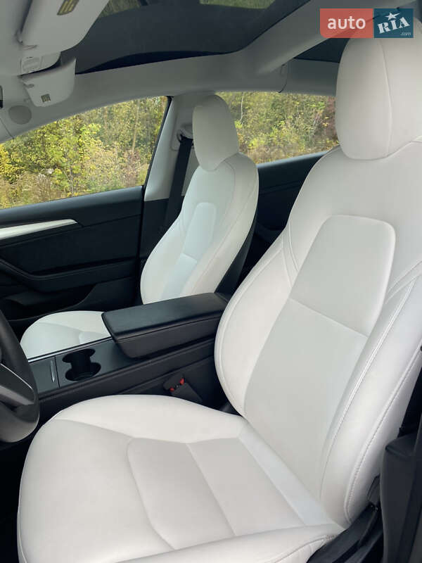 Седан Tesla Model 3 2021 в Киеве