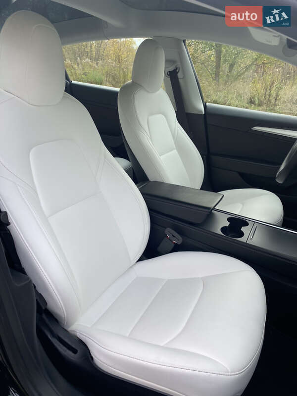 Седан Tesla Model 3 2021 в Киеве