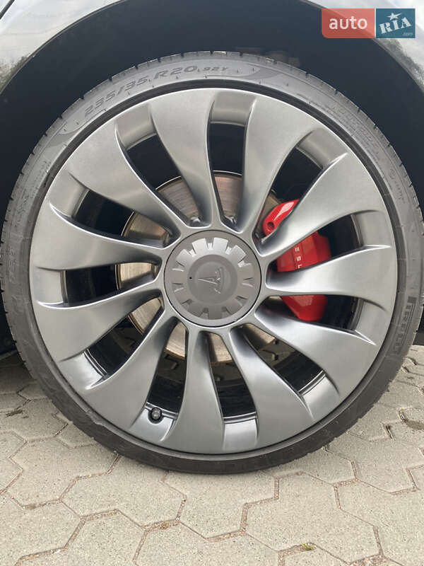 Седан Tesla Model 3 2021 в Киеве