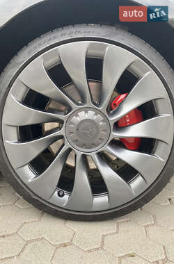 Седан Tesla Model 3 2021 в 