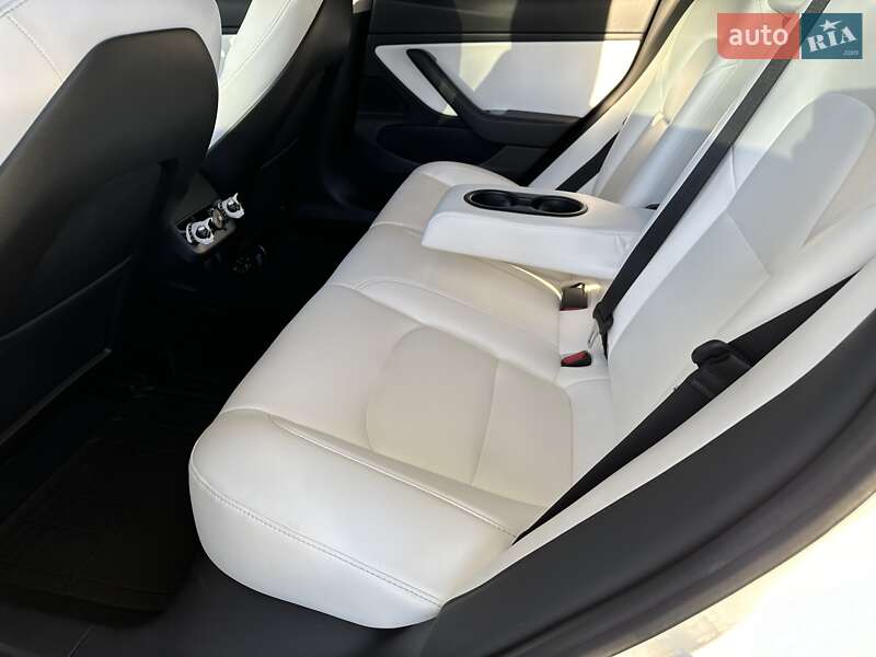 Седан Tesla Model 3 2019 в Білій Церкві
