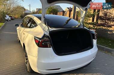 Седан Tesla Model 3 2019 в 