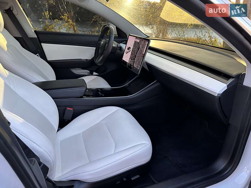 Седан Tesla Model 3 2019 в Білій Церкві