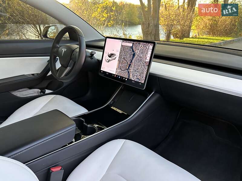 Седан Tesla Model 3 2019 в Білій Церкві