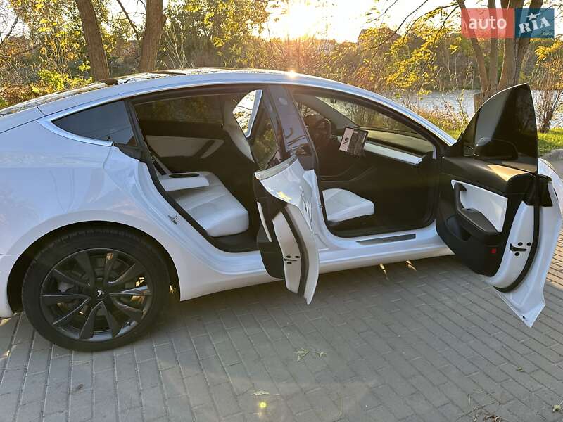 Седан Tesla Model 3 2019 в Білій Церкві