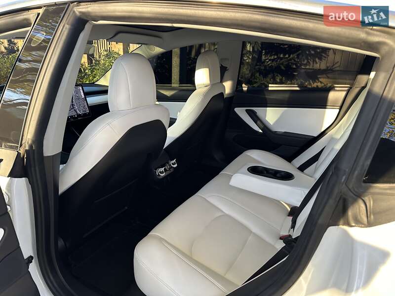 Седан Tesla Model 3 2019 в Білій Церкві