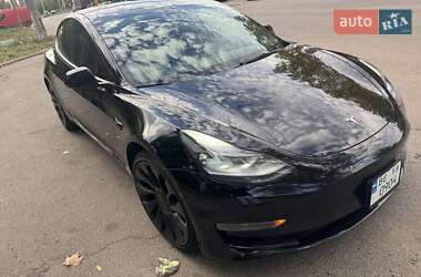 Седан Tesla Model 3 2022 в 