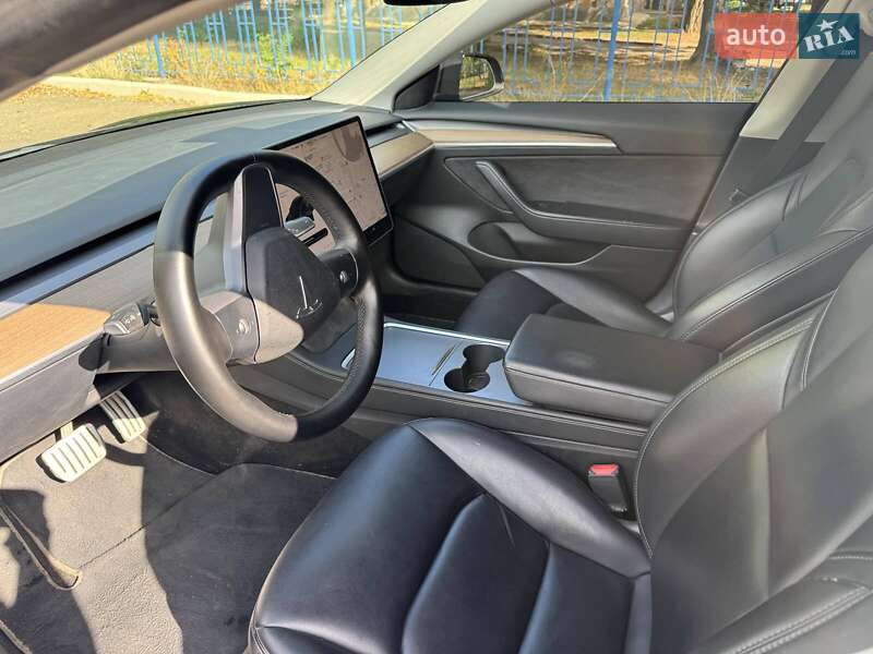 Седан Tesla Model 3 2022 в Николаеве