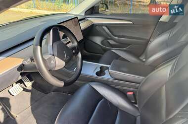 Седан Tesla Model 3 2022 в 
