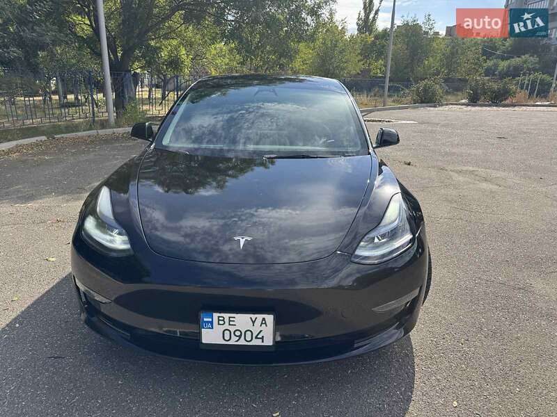 Седан Tesla Model 3 2022 в Николаеве