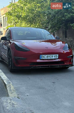 Седан Tesla Model 3 2021 в 