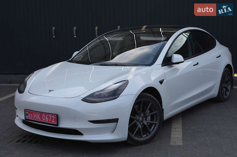 Седан Tesla Model 3 2022 в 