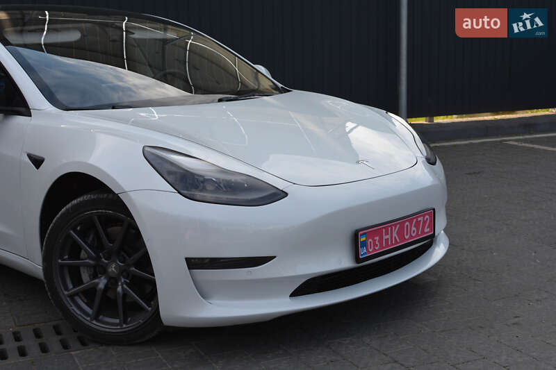 Седан Tesla Model 3 2022 в Самборе