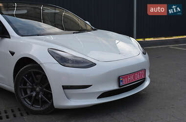 Седан Tesla Model 3 2022 в 