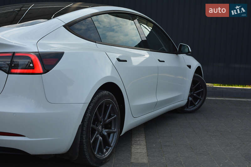 Седан Tesla Model 3 2022 в Самборе