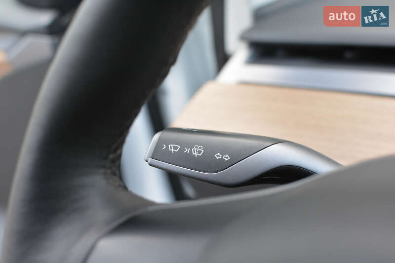 Седан Tesla Model 3 2022 в Самборе