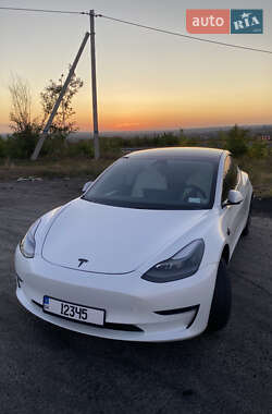 Седан Tesla Model 3 2021 в 