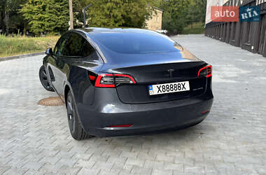 Седан Tesla Model 3 2022 в 