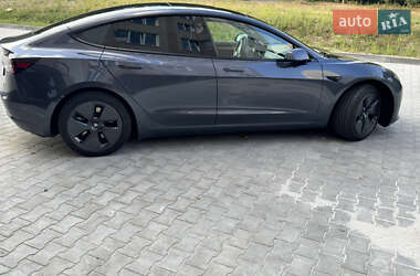 Седан Tesla Model 3 2022 в 