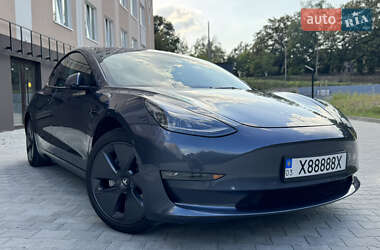 Седан Tesla Model 3 2022 в 