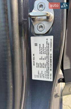 Седан Tesla Model 3 2022 в 