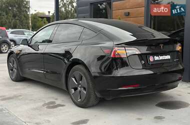 Седан Tesla Model 3 2022 в 