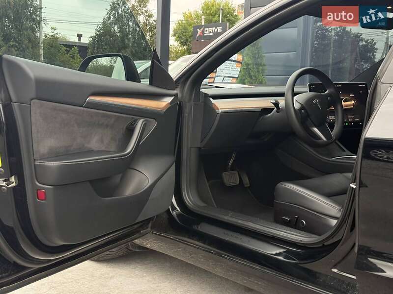 Седан Tesla Model 3 2022 в Рівному