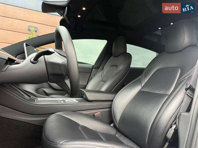 Седан Tesla Model 3 2022 в Рівному