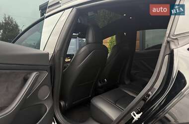 Седан Tesla Model 3 2022 в 
