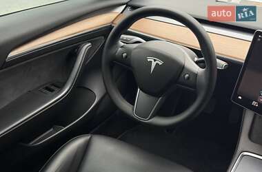 Седан Tesla Model 3 2022 в 