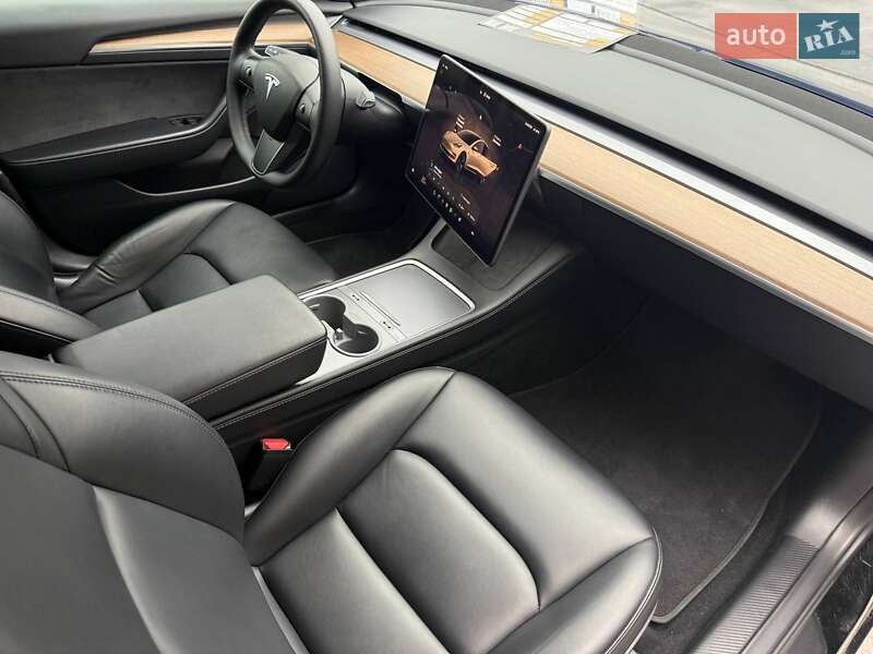 Седан Tesla Model 3 2022 в Рівному