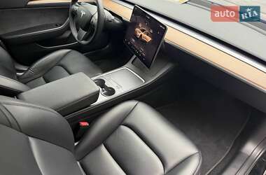 Седан Tesla Model 3 2022 в 