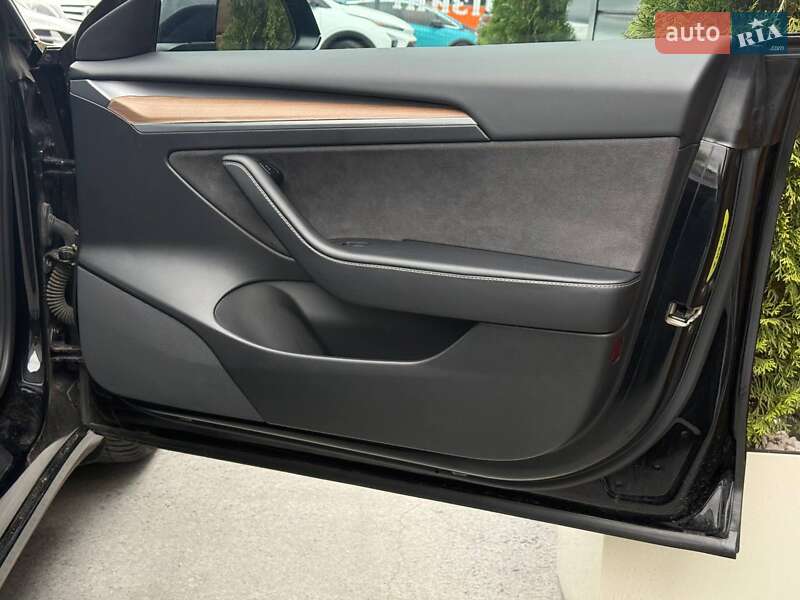 Седан Tesla Model 3 2022 в Рівному