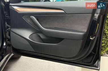 Седан Tesla Model 3 2022 в 