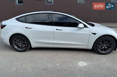 Седан Tesla Model 3 2023 в 