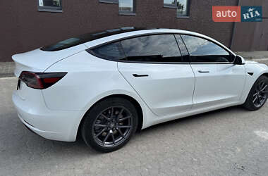 Седан Tesla Model 3 2023 в 