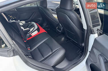 Седан Tesla Model 3 2023 в 