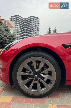 Седан Tesla Model 3 2022 в 
